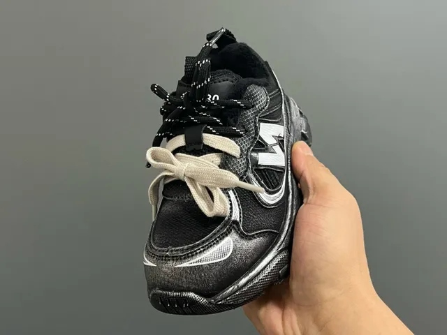 New Balance Black Gray Sole Layered Upper Chunky Sneakers 7