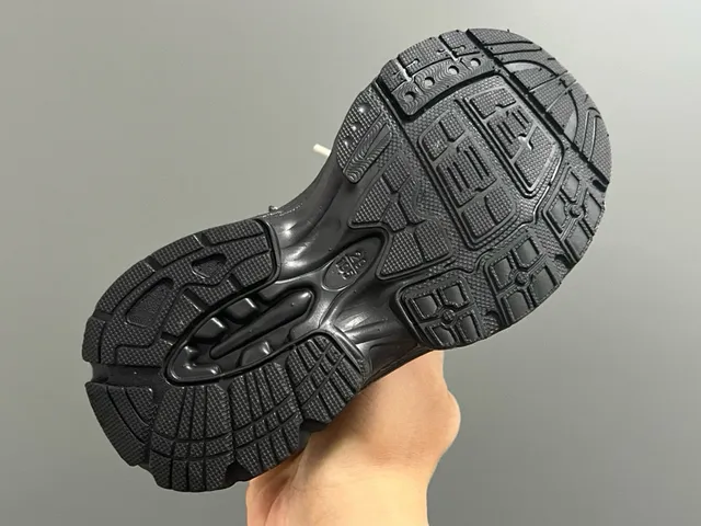 New Balance Black Gray Sole Layered Upper Chunky Sneakers 11