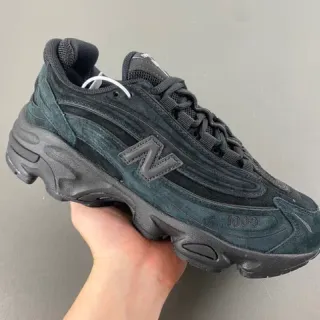 New Balance কালো নকশিত তলা সুড এবং মেশ উপরের অংশ মোটা স্নিকার্স