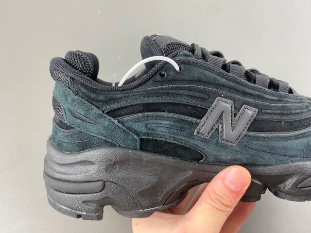 New Balance Black Sculpted Sole Suede And Mesh Upper Chunky Sneakers 3