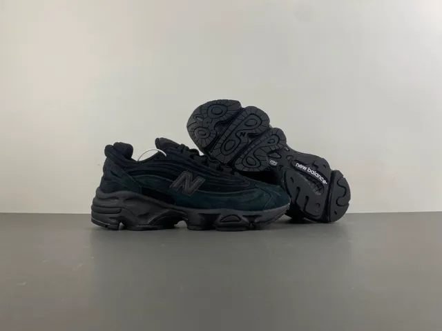 New Balance Black Sculpted Sole Suede And Mesh Upper Chunky Sneakers 12