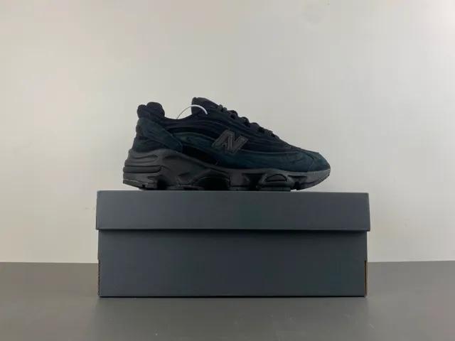New Balance Black Sculpted Sole Suede And Mesh Upper Chunky Sneakers 15