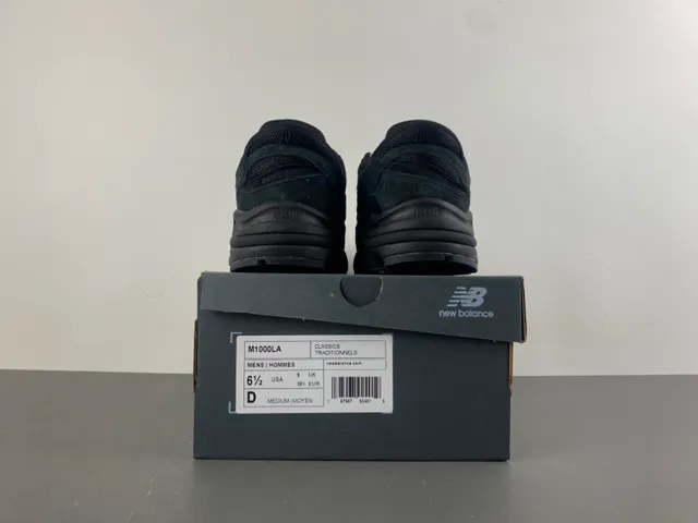 New Balance Black Sculpted Sole Suede And Mesh Upper Chunky Sneakers 17
