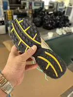 New Balance Gris Amarillo Retro Running Silhouette Malla y Sintético Overlay Construction Zapatillas Lifestyle 2
