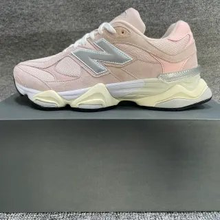 New Balance গোলাপি বেইজ চংকি মিডসোল সুয়েড এবং মেশ আপার লাইফস্টাইল স্নিকার