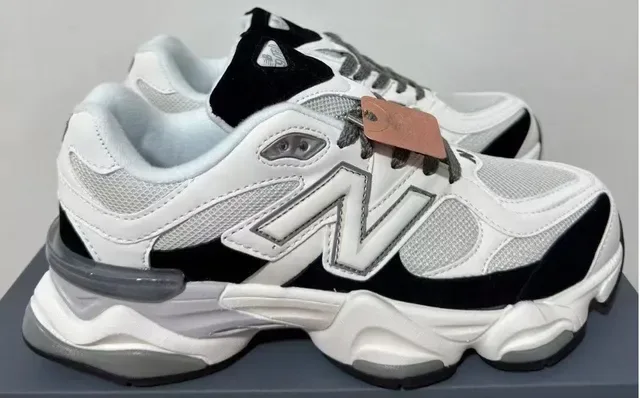 New Balance Sneakers Blanches Noires Midsole Multi-Material Upper Chunky 6