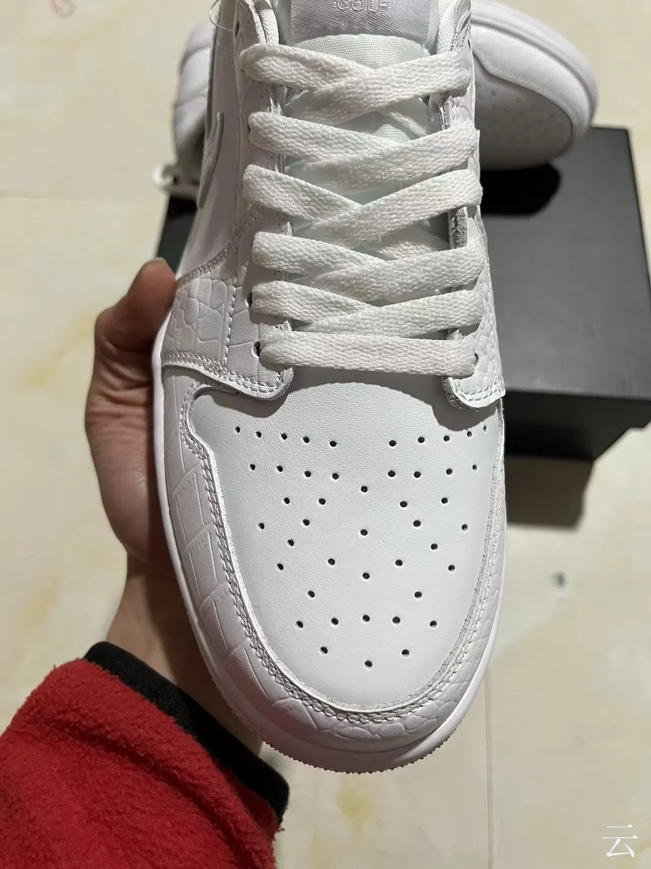Nike Air Force 1 Zapatillas Lifestyle de Cuero Todo Blanco con Embossing Croc 3