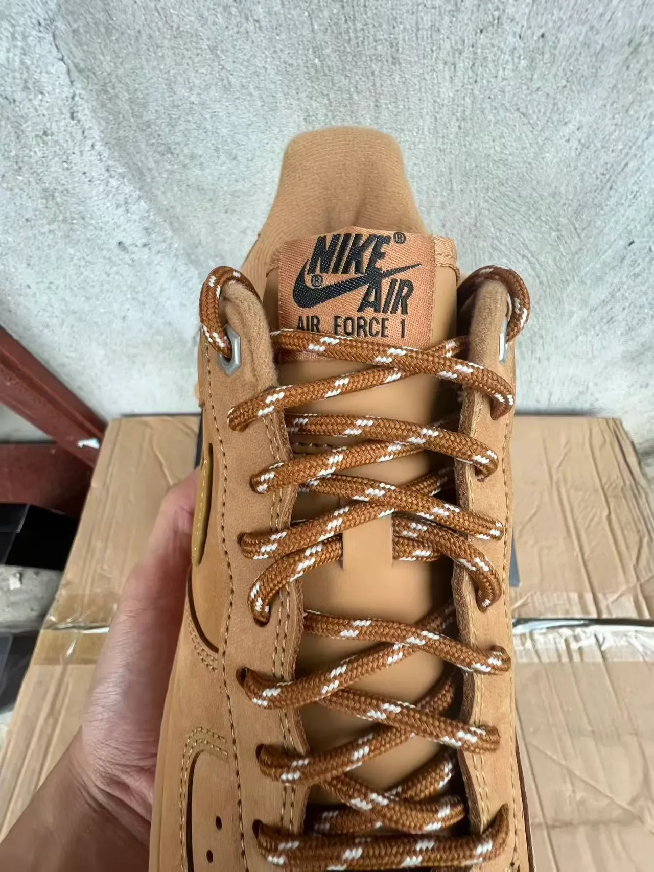 Chaussures lifestyle Nike Air Force 1 tan suède 3