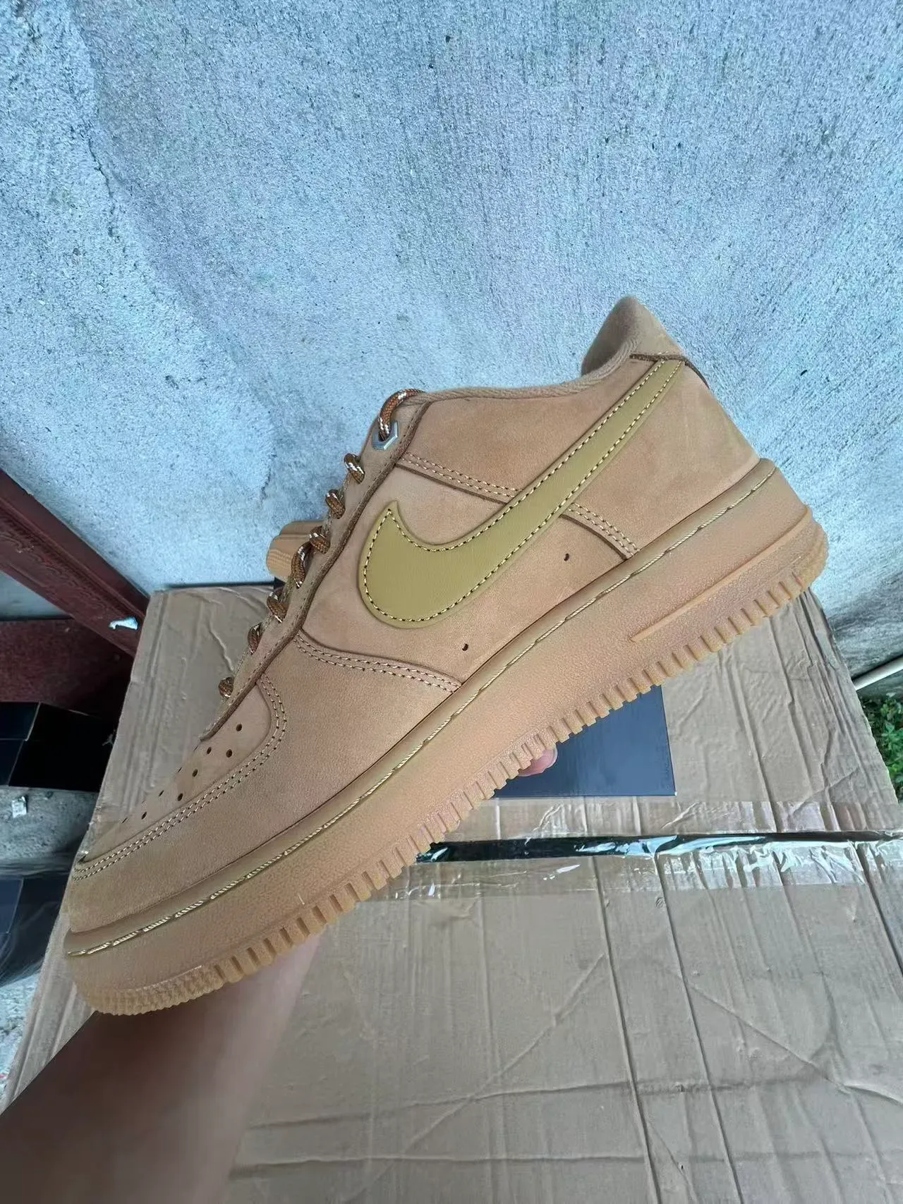 Chaussures lifestyle Nike Air Force 1 tan suède 4