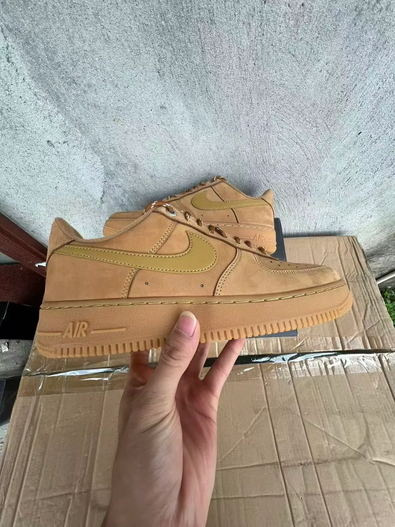 Chaussures lifestyle Nike Air Force 1 tan suède 6