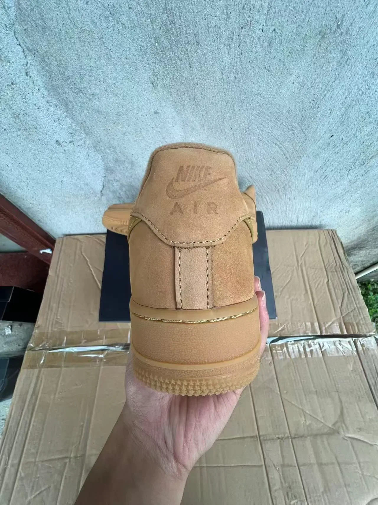 Chaussures lifestyle Nike Air Force 1 tan suède 7