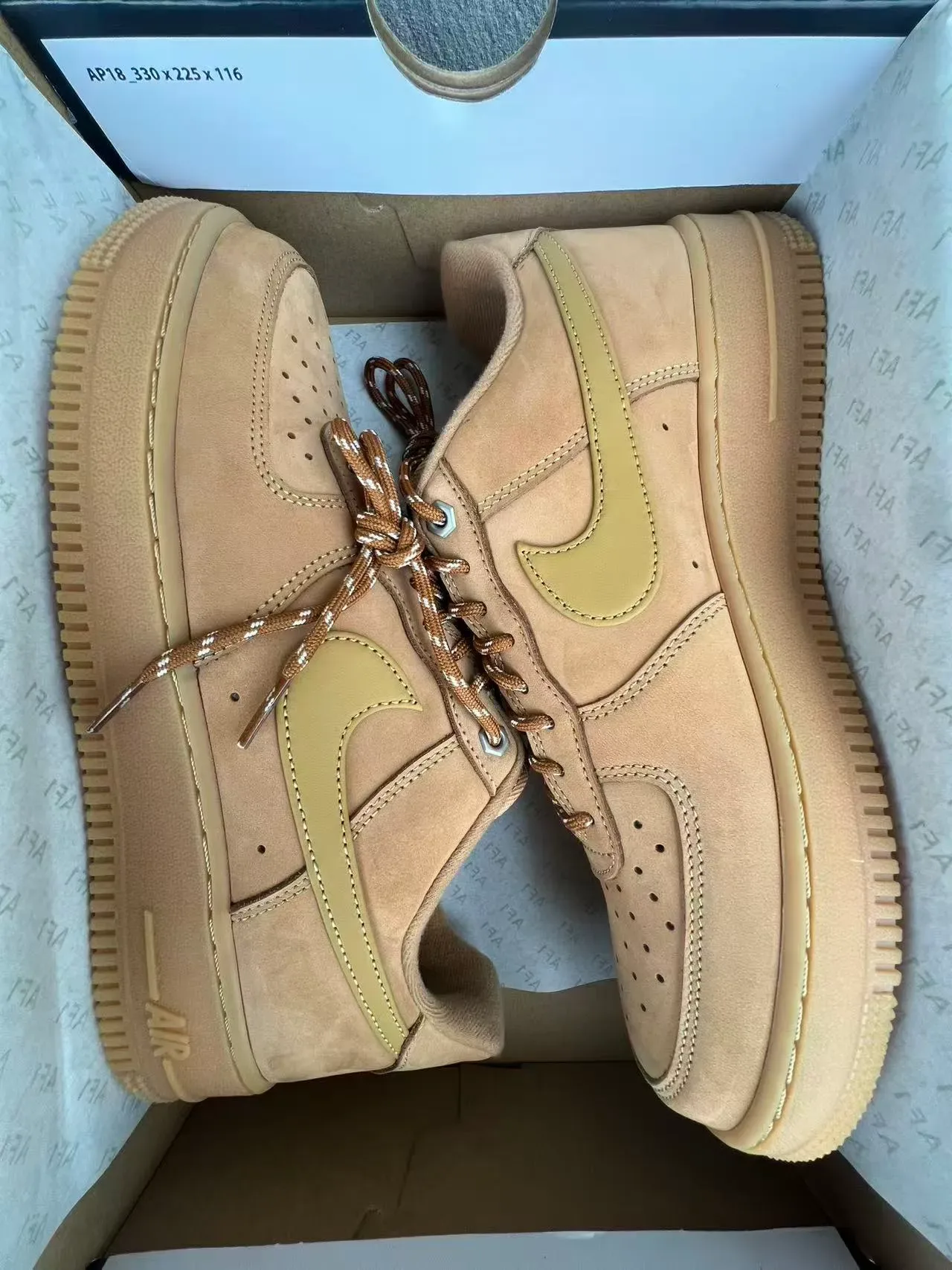 Chaussures lifestyle Nike Air Force 1 tan suède 8
