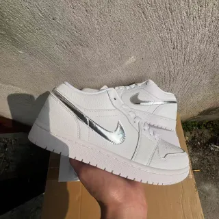 Nike إير فورس 1 أبيض معدني فضي نمط حياة أحذية رياضية