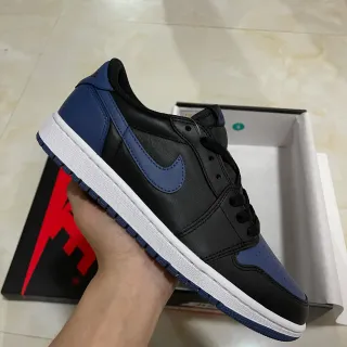 Nike Air Jordan 1 Low Negro Marino Lifestyle Sneakers
