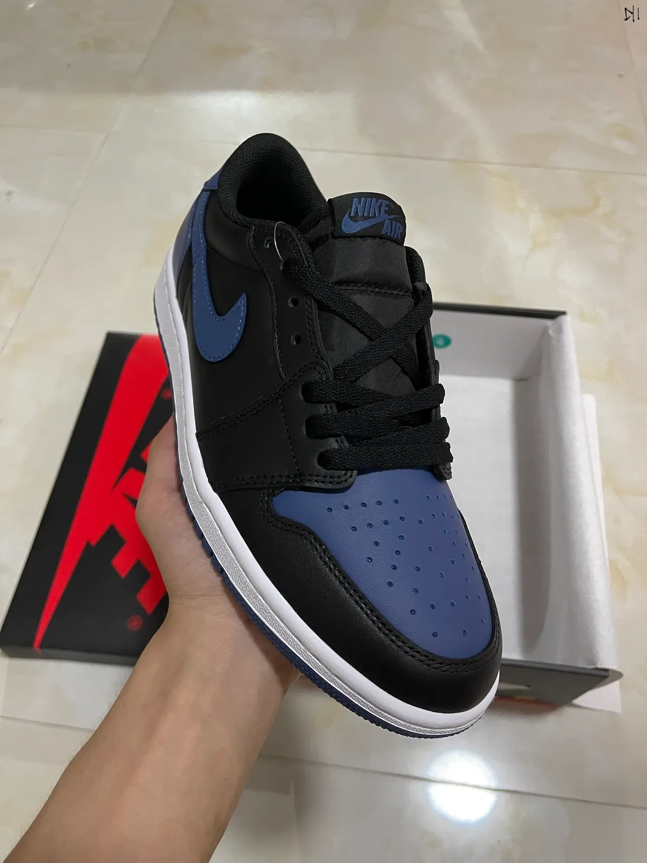 Nike Air Jordan 1 Low Noir Marine Lifestyle Sneakers 2