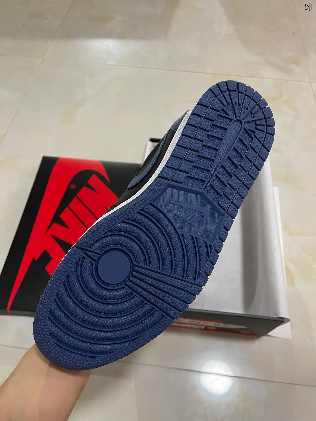Nike Air Jordan 1 Low Noir Marine Lifestyle Sneakers 5