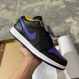 Nike Air Jordan 1 Low أسود بنفسجي أصفر سنايكرز لايف ستايل