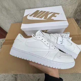 Nike Air Jordan 1 أبيض سنيكرز لايف ستايل