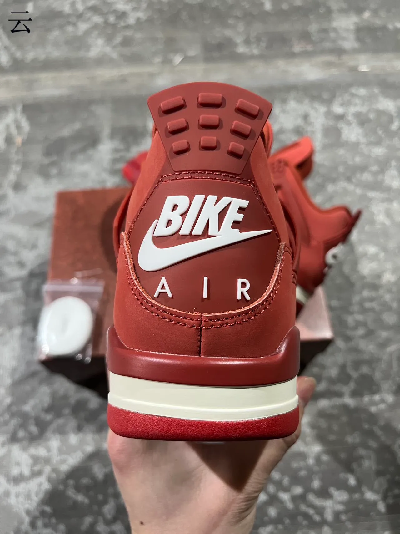 Nike Air Jordan 4 মনোক্রোম্যাটিক রেড বাস্কেটবল জুতো 11
