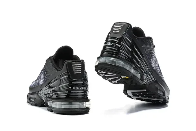 Nike Air Max Plus Tuned Black Blue Lifestyle Sneakers 18