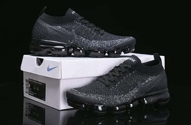 Nike Air VaporMax काली स्पेकल्ड निट रनिंग शूज 10