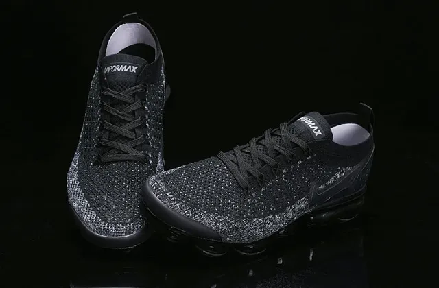 Nike Air VaporMax काली स्पेकल्ड निट रनिंग शूज 11