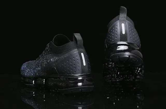 Nike Air VaporMax काली स्पेकल्ड निट रनिंग शूज 12