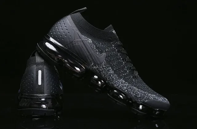 Nike Air VaporMax काली स्पेकल्ड निट रनिंग शूज 13