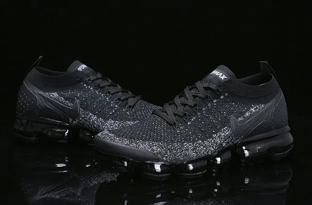 Nike Air VaporMax काली स्पेकल्ड निट रनिंग शूज 14