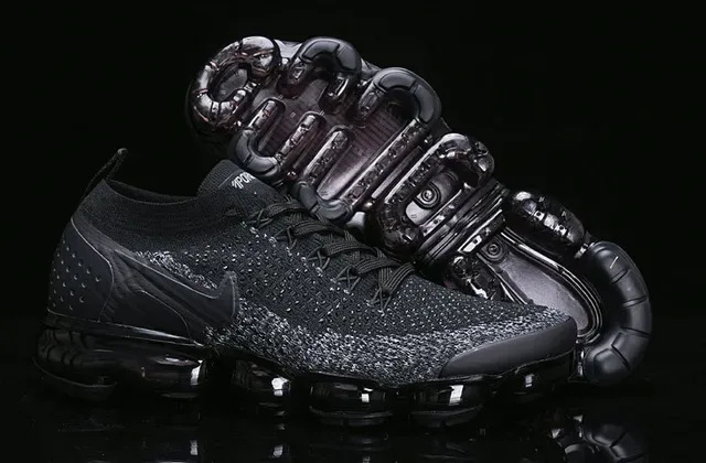 Nike Air VaporMax काली स्पेकल्ड निट रनिंग शूज 15