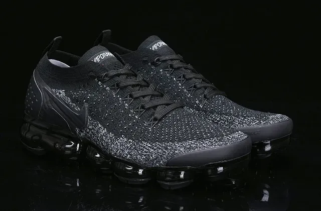 Nike Air VaporMax काली स्पेकल्ड निट रनिंग शूज 16