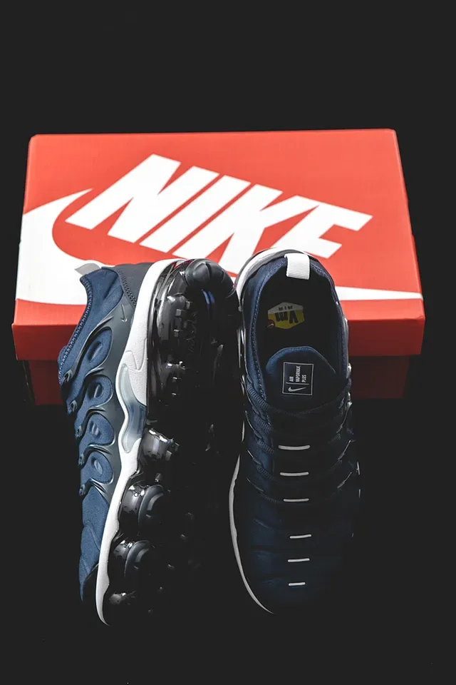 Nike Air VaporMax Plus Navy Lifestyle Sneakers 2