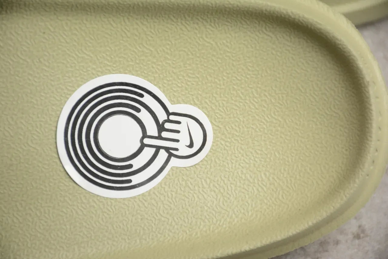Nike Army Green Beige 模压泡沫鞋底 宽织物带拖鞋 3