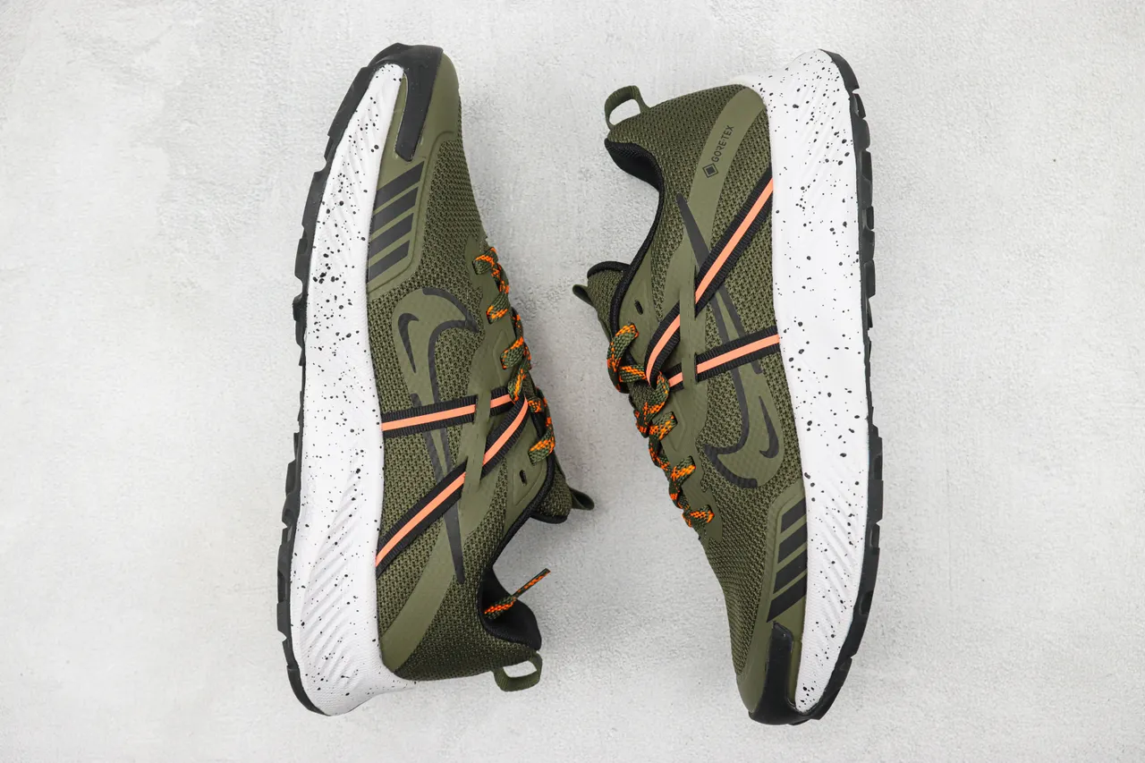 Zapatillas de correr Nike con upper de malla en color Army Green Orange con impermeabilización GORE-TEX 2