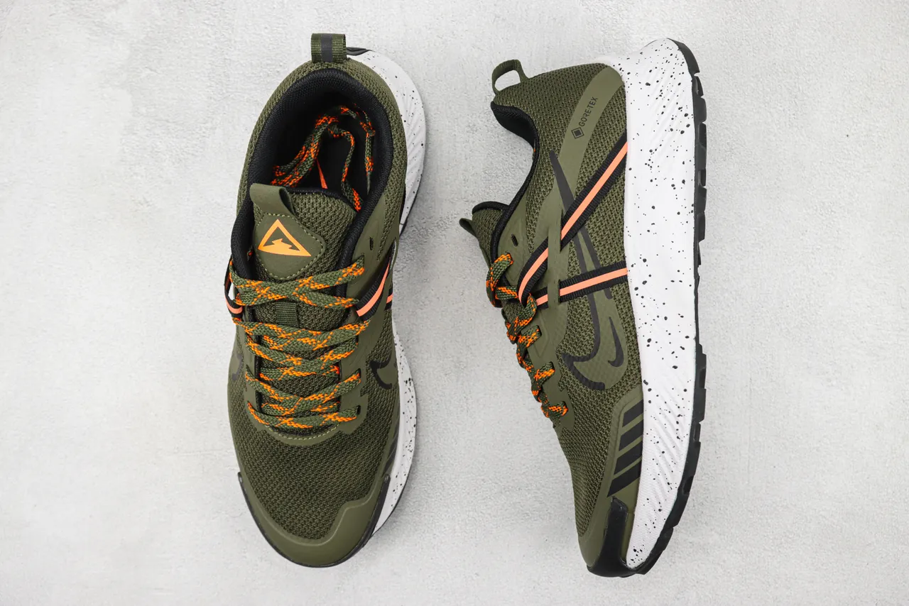 Zapatillas de correr Nike con upper de malla en color Army Green Orange con impermeabilización GORE-TEX 3