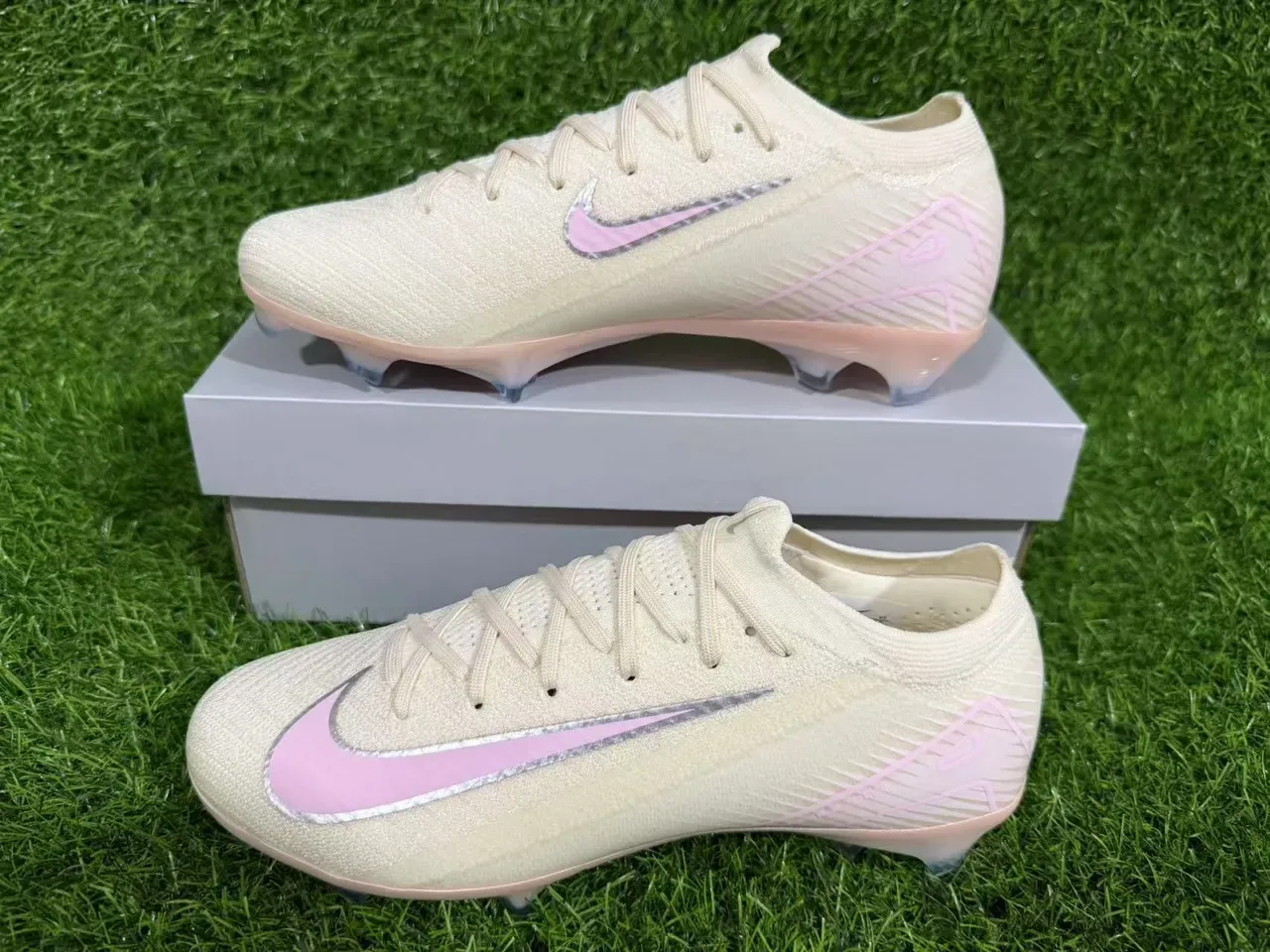 Nike Beige Rose Knit Upper Low-Cut Firm-Ground Chaussures de Football 6