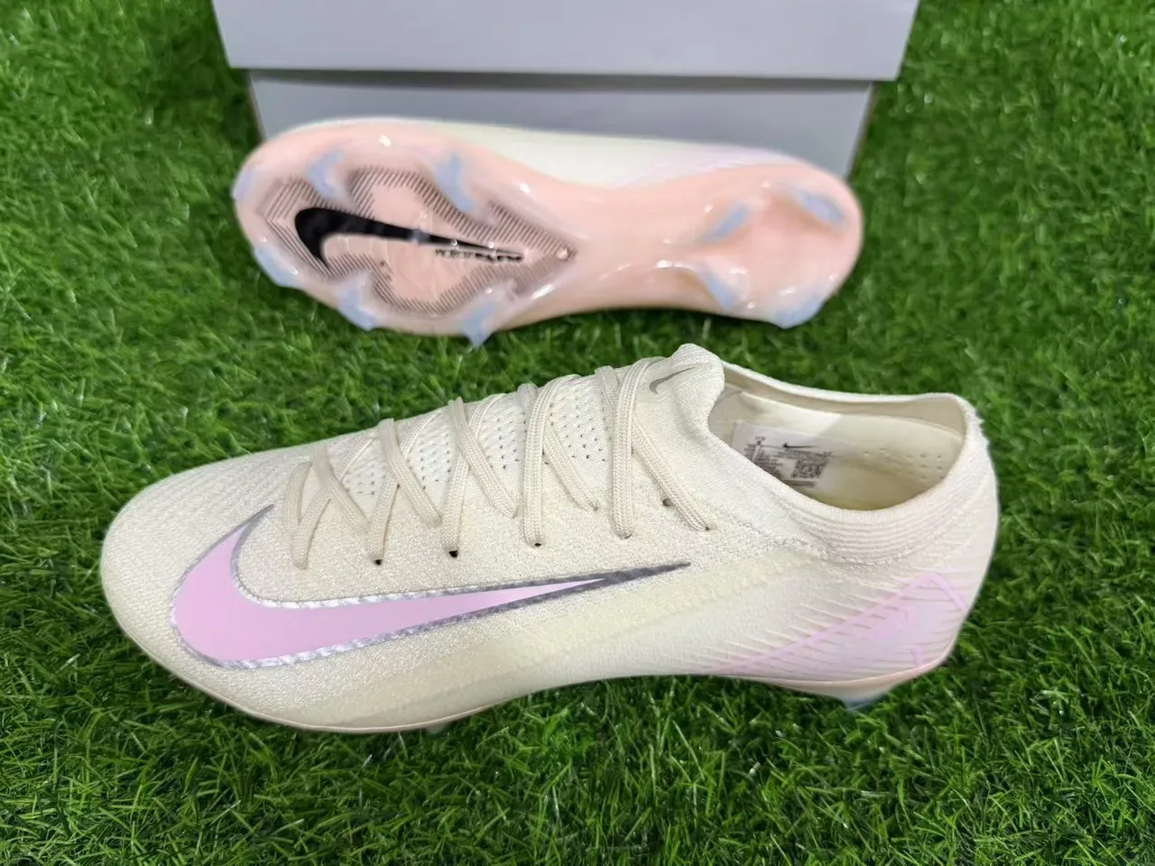 Nike Beige Rose Knit Upper Low-Cut Firm-Ground Chaussures de Football 7