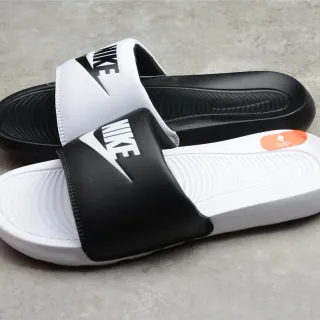 Nike Benassi JDI Black and White Sandalias