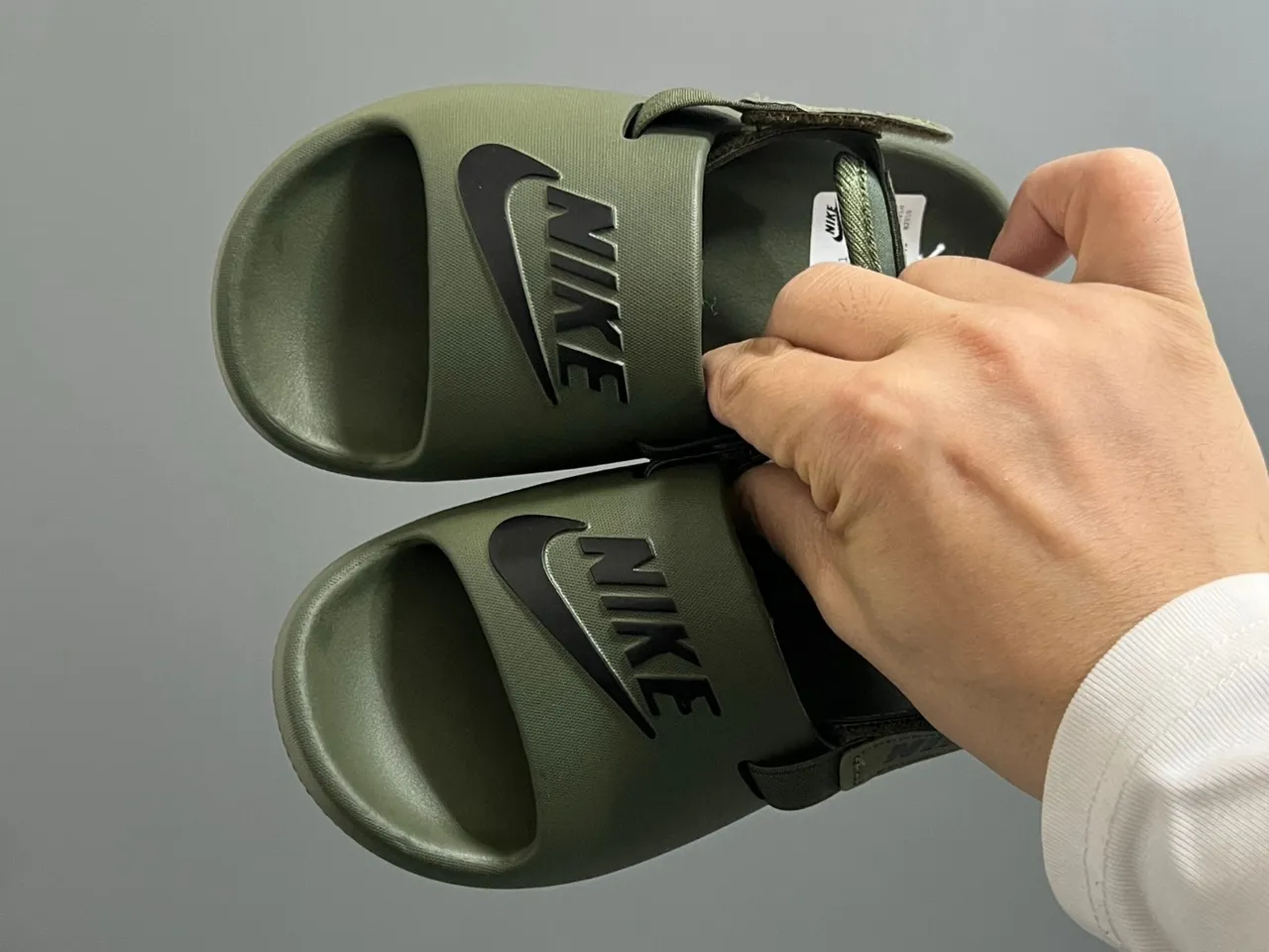 Nike Benassi Slide صندل كاجوال أسود ذهبي 10