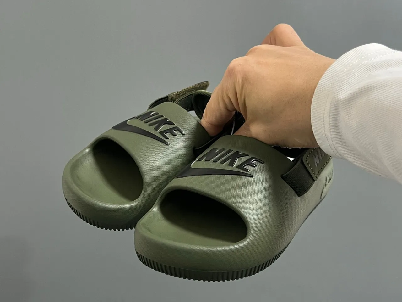 Nike Benassi Slide صندل كاجوال أسود ذهبي 11