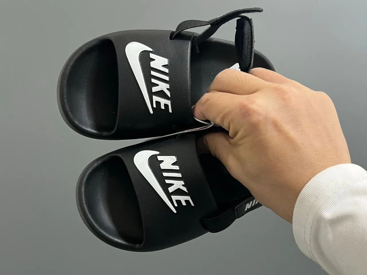 Nike Benassi Slide صندل كاجوال أسود ذهبي 16