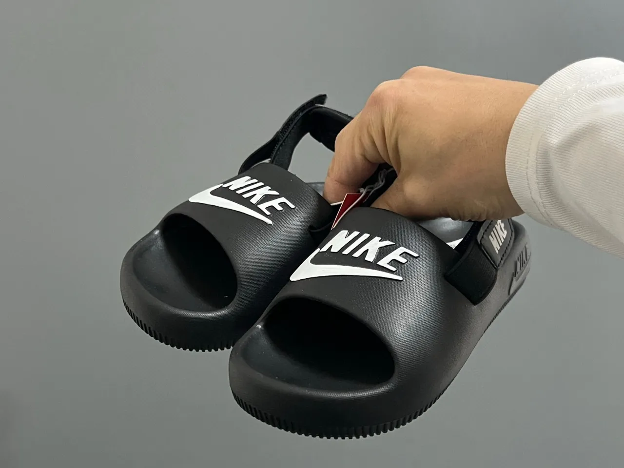 Nike Benassi Slide صندل كاجوال أسود ذهبي 17