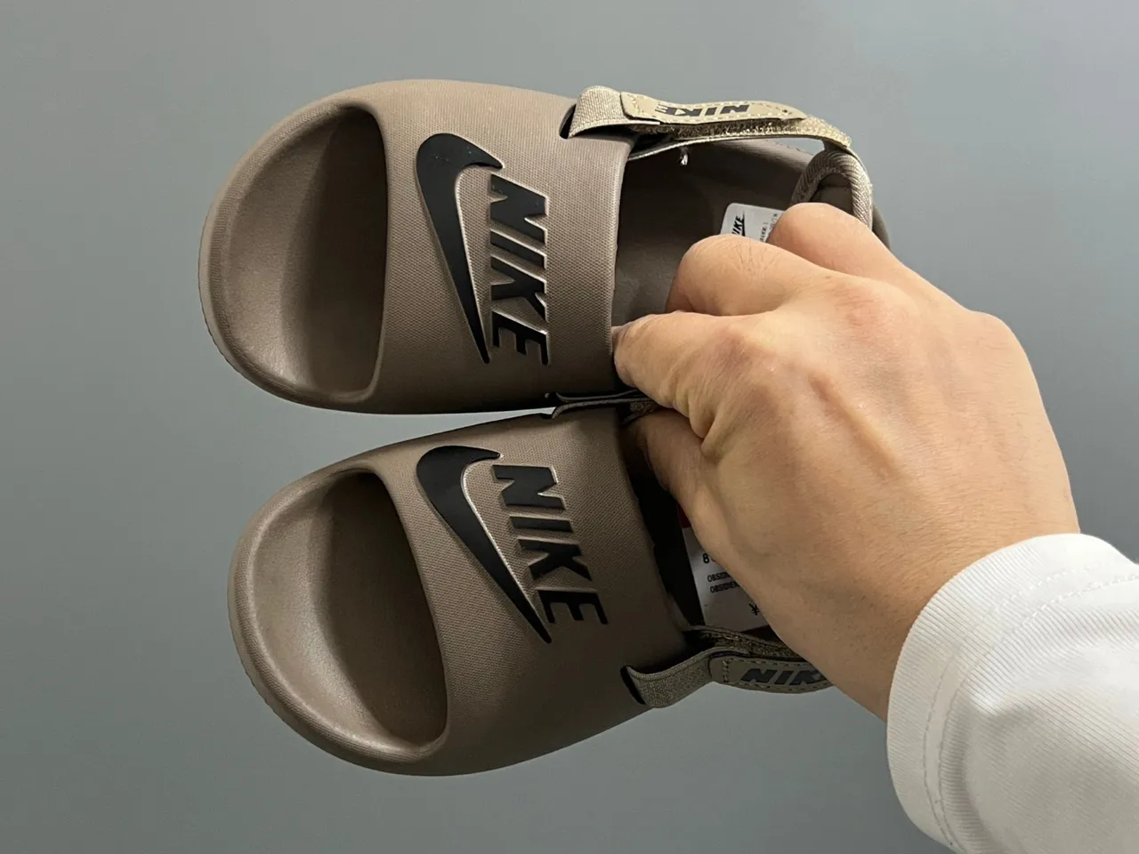 Nike Benassi Slide صندل كاجوال أسود ذهبي 22