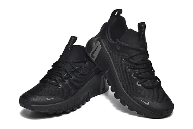 Nike Black Knit Upper Sculpted Midsole Lifestyle Sneakers 3
