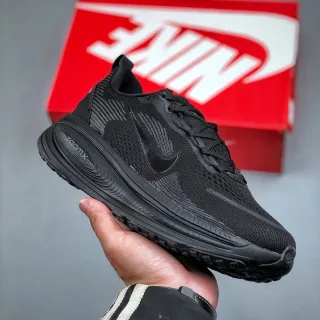 Nike أحذية جري أسود أحادي اللون شبكي مهندس