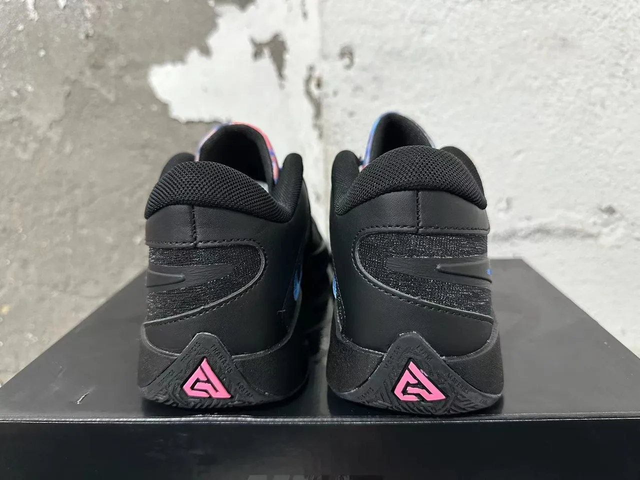Nike Black Multicolor Textured Mesh Low-Top Basketball Shoes 2