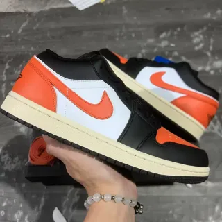 نايك أسود برتقالي Low-Top سيلويت جلد وبانلز اصطناعية Lifestyle Sneakers