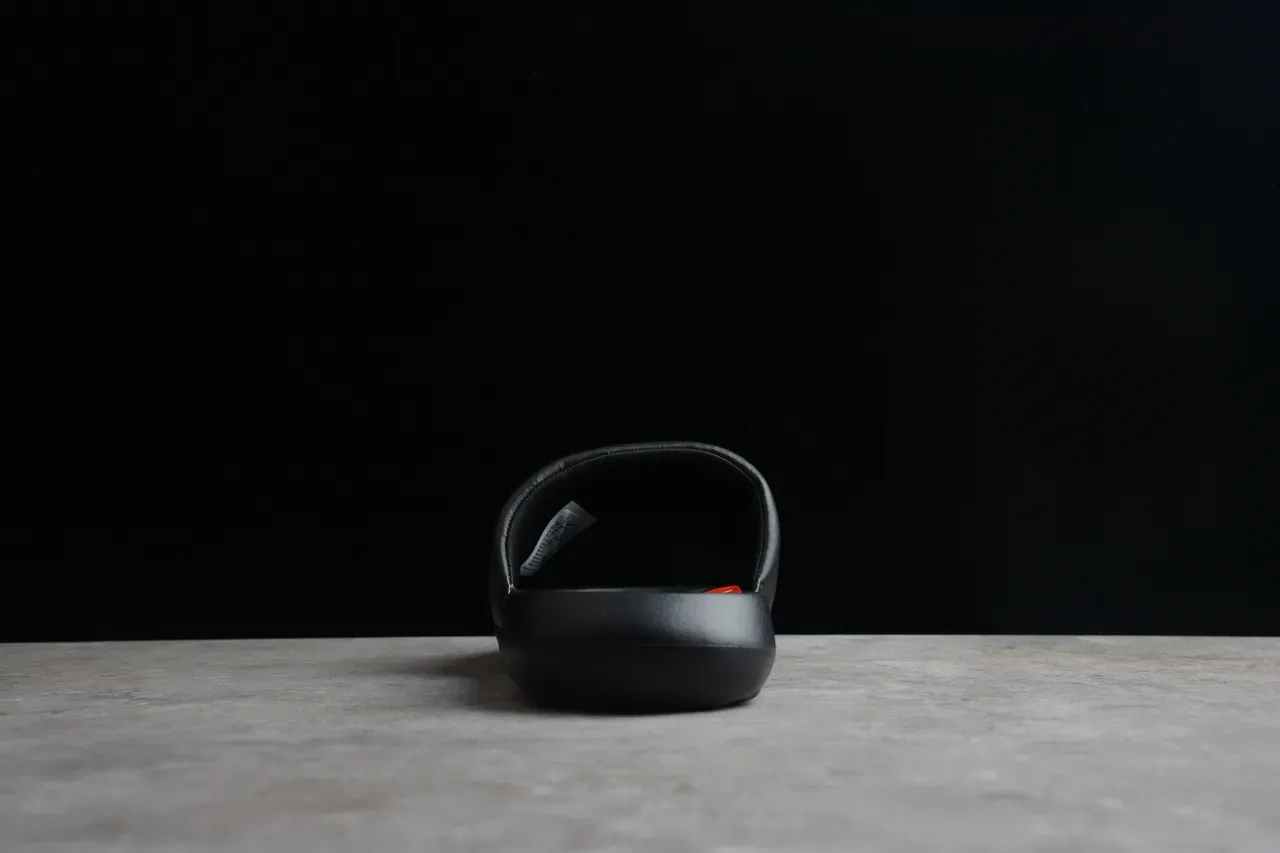 Nike 黑色橙色模制橡胶单宽带拖鞋 8