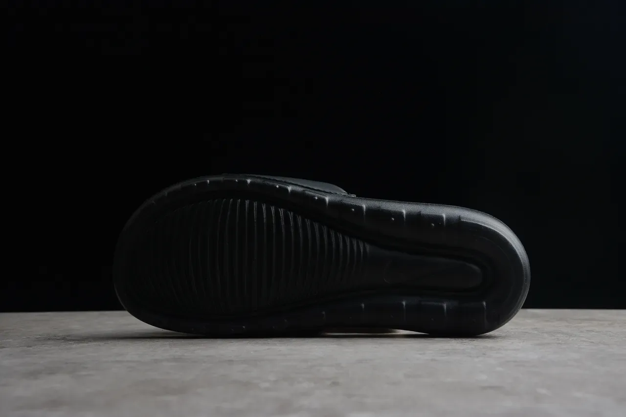 Nike 黑色橙色模制橡胶单宽带拖鞋 9