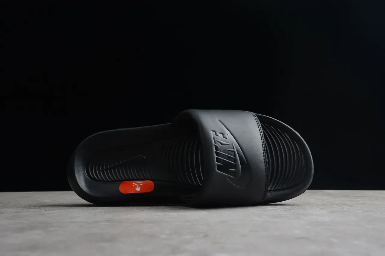 Nike 黑色橙色模制橡胶单宽带拖鞋 10